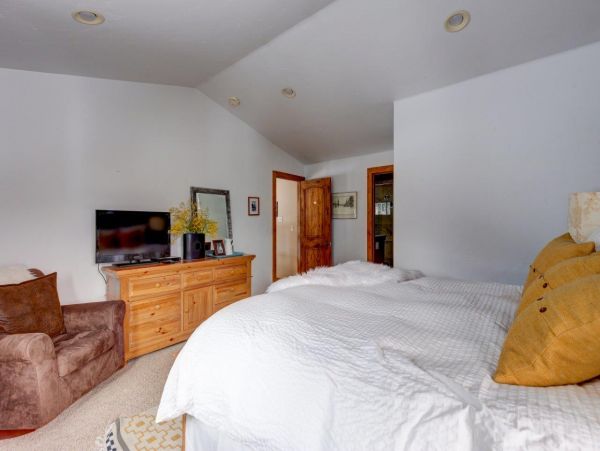 Beautiful Vacation Home in Breckenridge Sleeps Twelve Guests