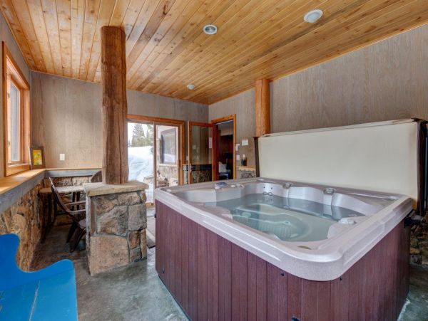Beautiful Vacation Home in Breckenridge Sleeps Twelve Guests