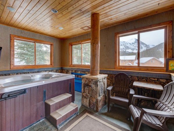 Beautiful Vacation Home in Breckenridge Sleeps Twelve Guests