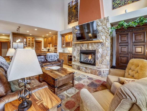 Four Bedroom Luxury Villa with Private Hot Tub