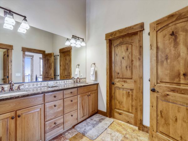 Four Bedroom Luxury Villa with Private Hot Tub