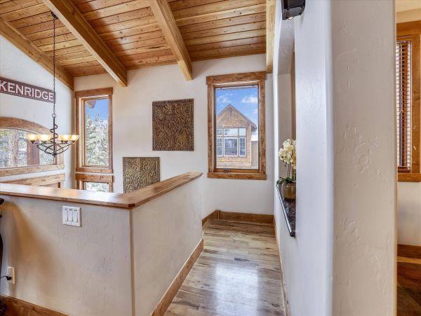 Four Bedroom Luxury Villa with Private Hot Tub