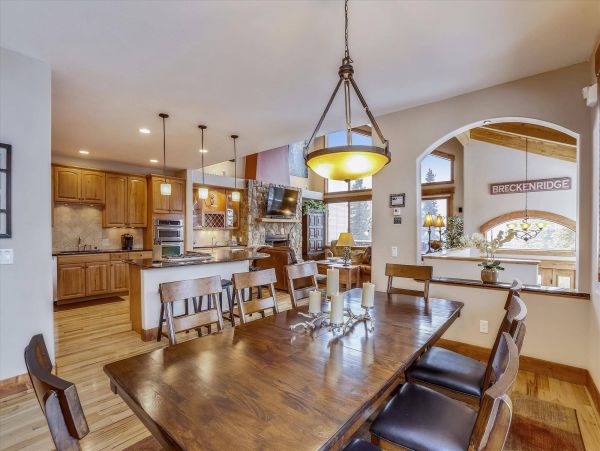 Four Bedroom Luxury Villa with Private Hot Tub