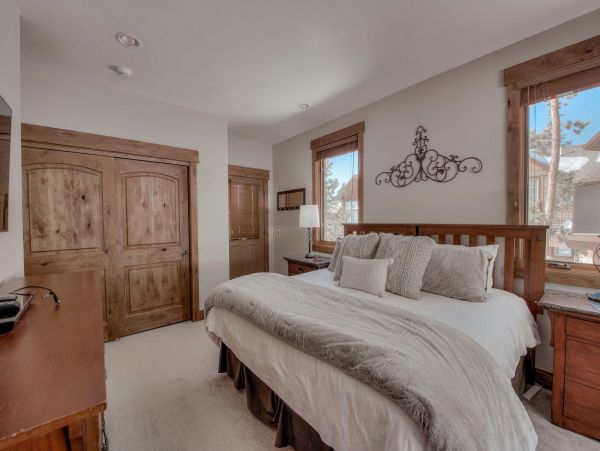 Four Bedroom Luxury Villa with Private Hot Tub