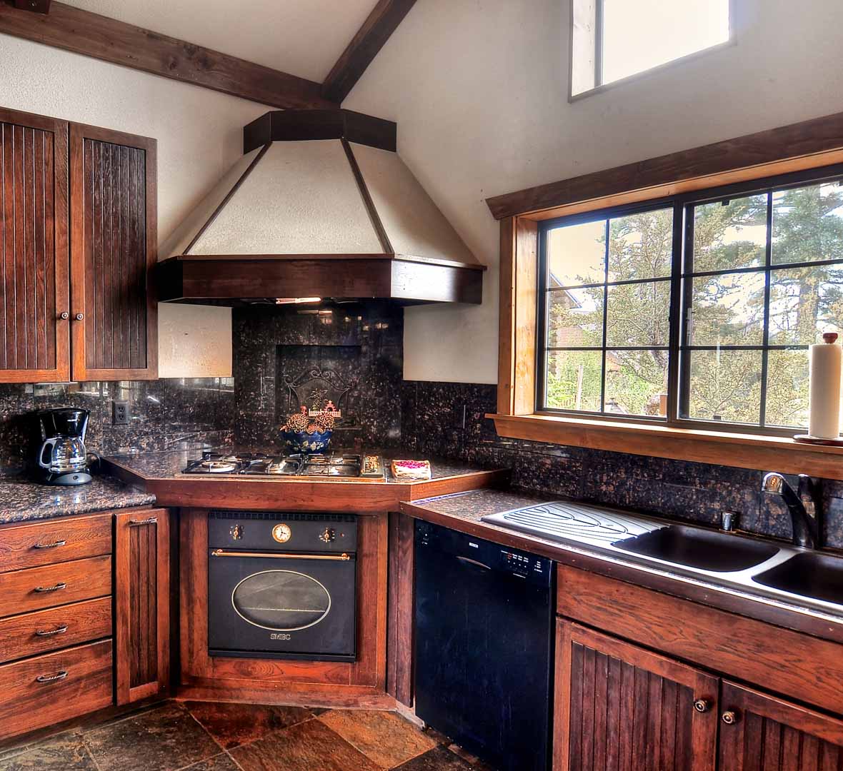 Luxurious 6 Bedroom Home in Big Bear Sleeps 16