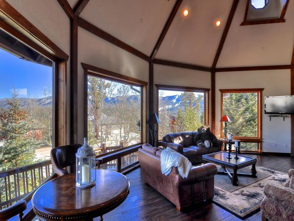 Luxurious 6 Bedroom Home in Big Bear Sleeps 16