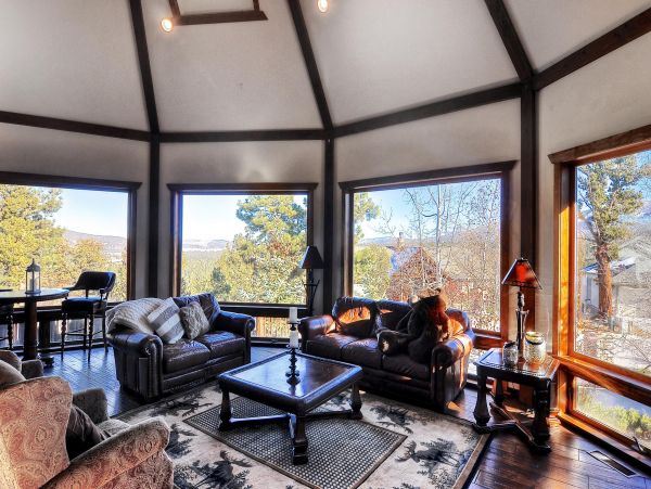 Luxurious 6 Bedroom Home in Big Bear Sleeps 16