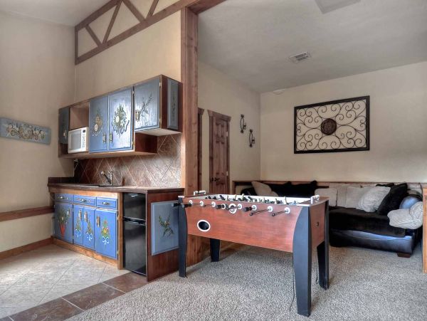 Luxurious 6 Bedroom Home in Big Bear Sleeps 16