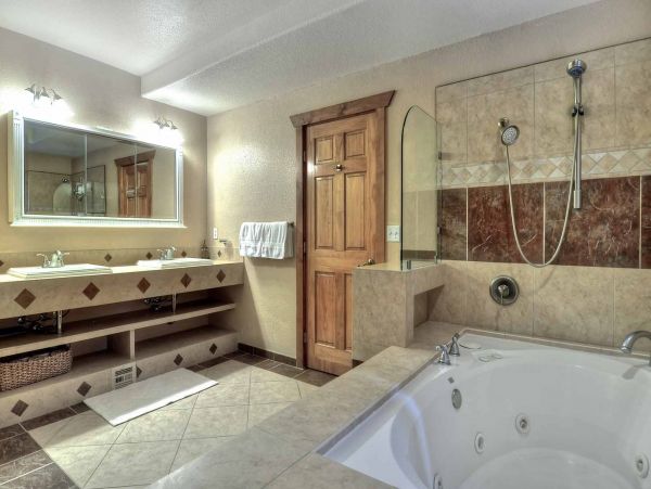 Luxurious 6 Bedroom Home in Big Bear Sleeps 16