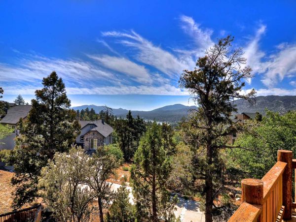 Luxurious 6 Bedroom Home in Big Bear Sleeps 16