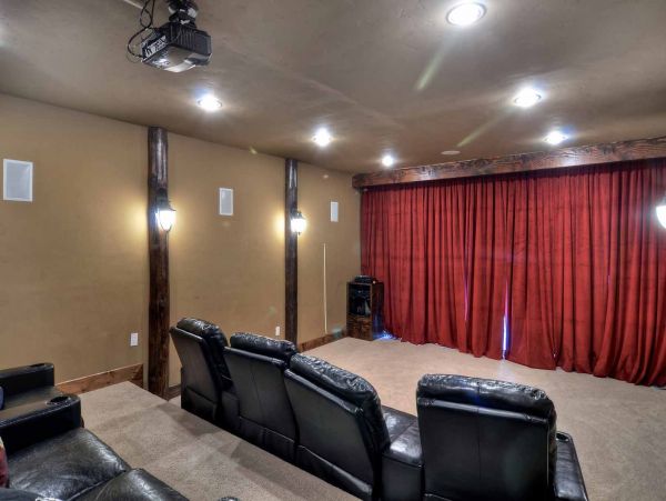Big Bear Lake 8 Bedroom Home with Game & Movie Room