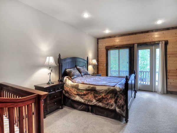 Big Bear Lake 8 Bedroom Home with Game & Movie Room