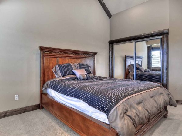 Big Bear Lake 8 Bedroom Home with Game & Movie Room