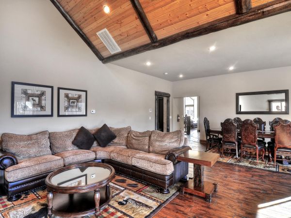 Big Bear Lake 8 Bedroom Home with Game & Movie Room