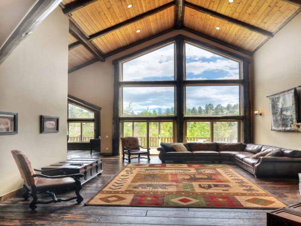 Big Bear Lake 8 Bedroom Home with Game & Movie Room