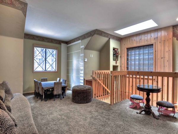 Big Bear 6 Bedroom Home with Spa & Home Theatre
