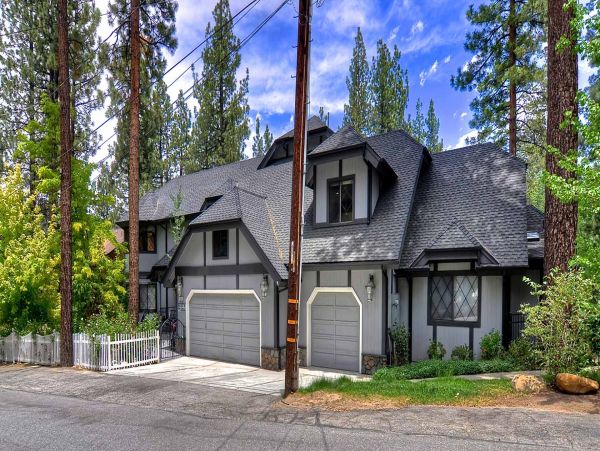 Big Bear 6 Bedroom Home with Spa & Home Theatre