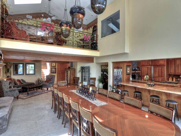 Big Bear 6 Bedroom Home with Spa & Home Theatre