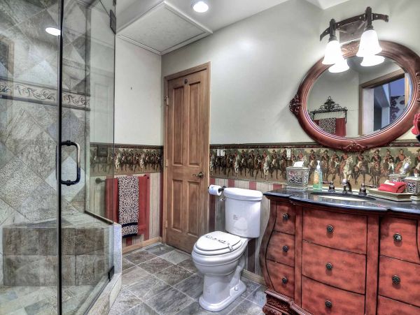 Big Bear 6 Bedroom Home with Spa & Home Theatre