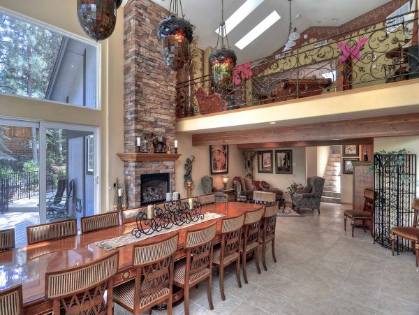 Big Bear 6 Bedroom Home with Spa & Home Theatre
