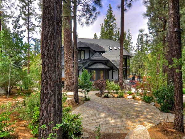 Big Bear 6 Bedroom Home with Spa & Home Theatre