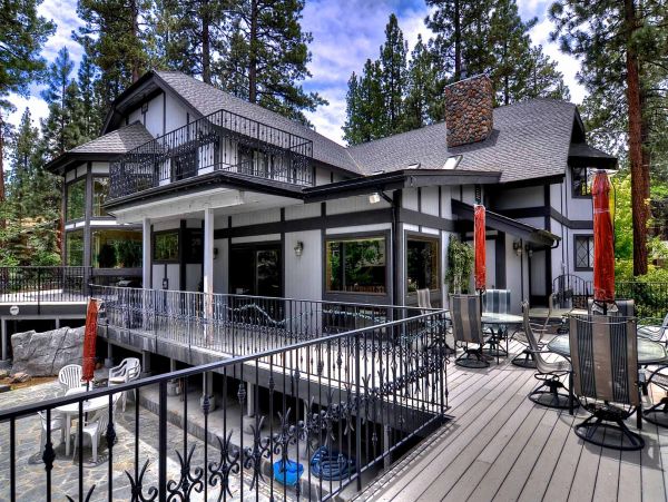 Big Bear 6 Bedroom Home with Spa & Home Theatre