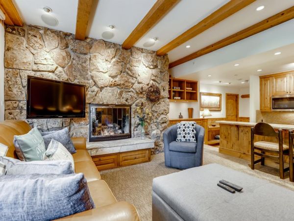 Great Vail Condo Mountain & Creek Views Shared Pool & Spa