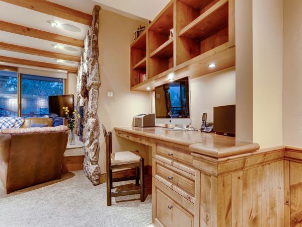 Great Vail Condo Mountain & Creek Views Shared Pool & Spa