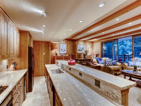 Great Vail Condo Mountain & Creek Views Shared Pool & Spa