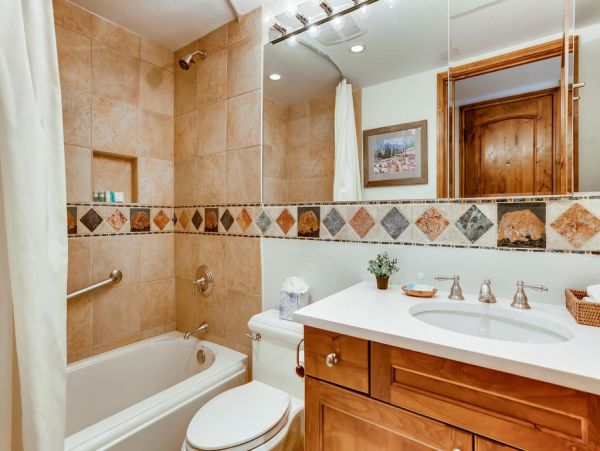 Great Vail Condo Mountain & Creek Views Shared Pool & Spa