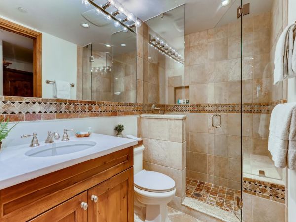 Great Vail Condo Mountain & Creek Views Shared Pool & Spa