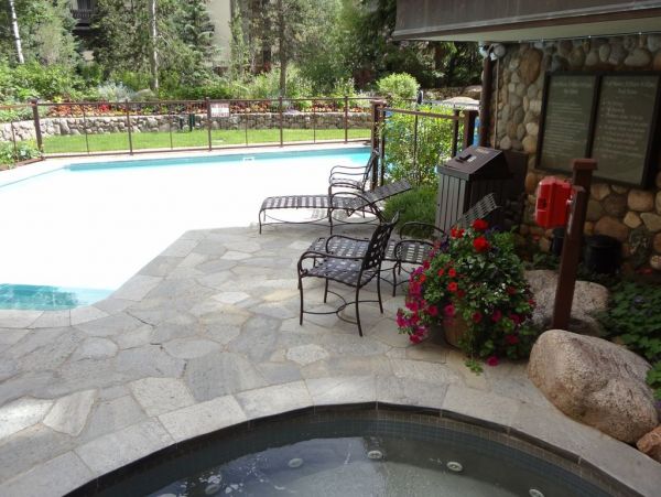 Great Vail Condo Mountain & Creek Views Shared Pool & Spa