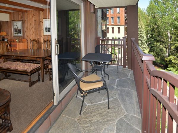 Great Vail Condo Mountain & Creek Views Shared Pool & Spa