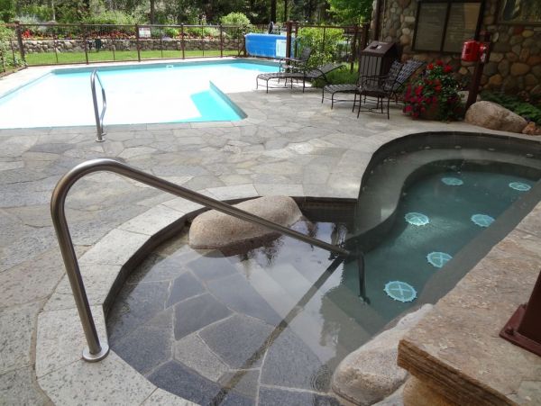 Great Vail Condo Mountain & Creek Views Shared Pool & Spa