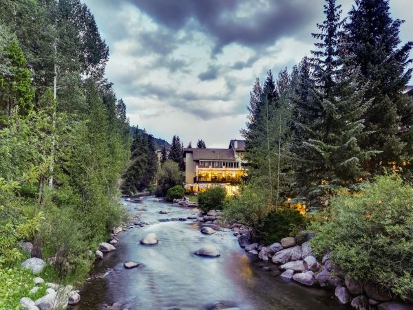 Great Vail Condo Mountain & Creek Views Shared Pool & Spa