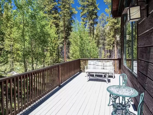 Stunning Ski in Ski Out Luxury Lodge