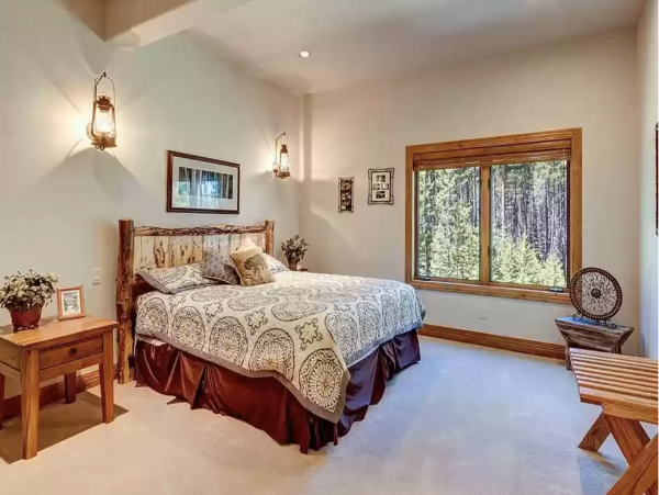Stunning Ski in Ski Out Luxury Lodge