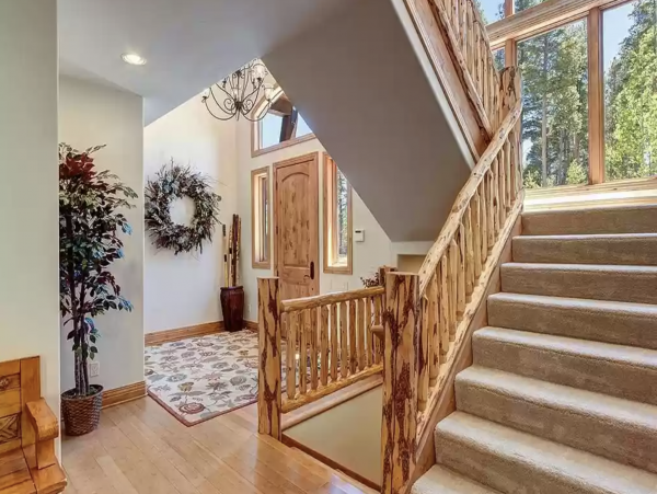 Stunning Ski in Ski Out Luxury Lodge