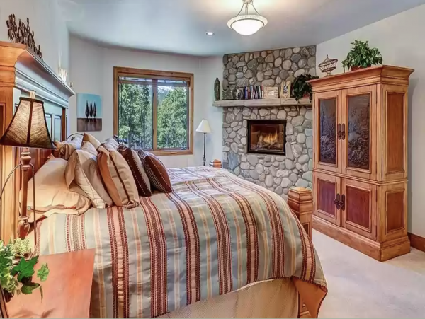 Stunning Ski in Ski Out Luxury Lodge