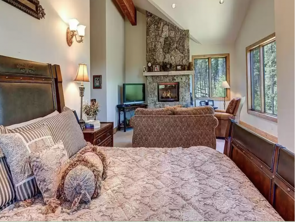 Stunning Ski in Ski Out Luxury Lodge