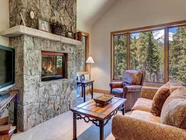 Stunning Ski in Ski Out Luxury Lodge