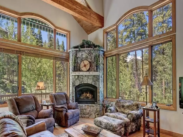 Stunning Ski in Ski Out Luxury Lodge
