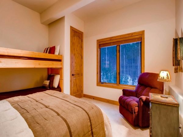 Stunning Ski in Ski Out Luxury Lodge