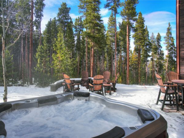 Stunning Ski in Ski Out Luxury Lodge