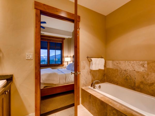 Breckenridge Home 950896