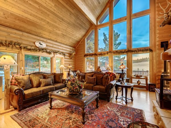 Breckenridge Charming Vacation Home Sleeps 18 Guests