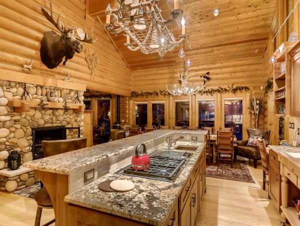 Breckenridge Charming Vacation Home Sleeps 18 Guests
