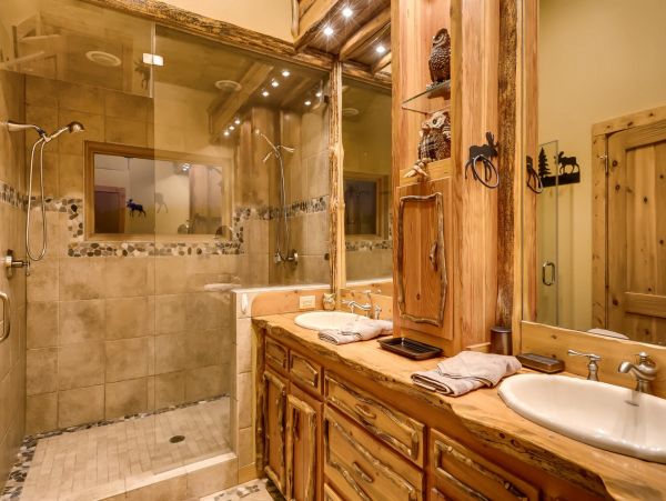 Breckenridge Charming Vacation Home Sleeps 18 Guests