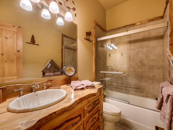 Breckenridge Charming Vacation Home Sleeps 18 Guests