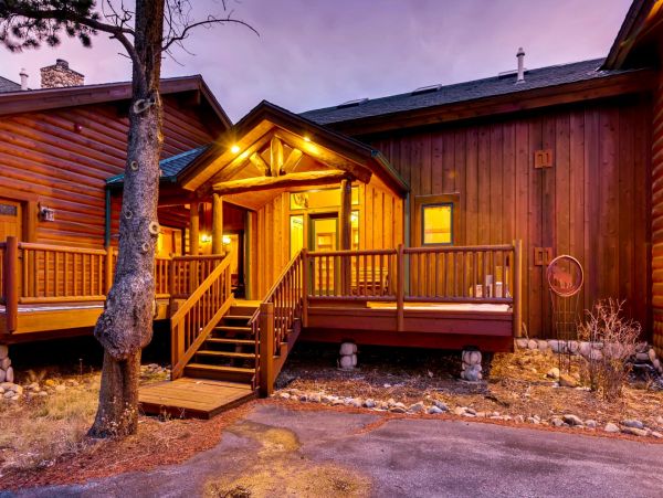 Breckenridge Charming Vacation Home Sleeps 18 Guests